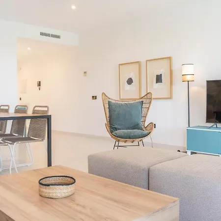 Stunning In With 3 Bedrooms, Wifi And Swimming Pool Estepona