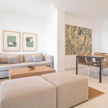 Stunning In With 3 Bedrooms, Wifi And Swimming Pool