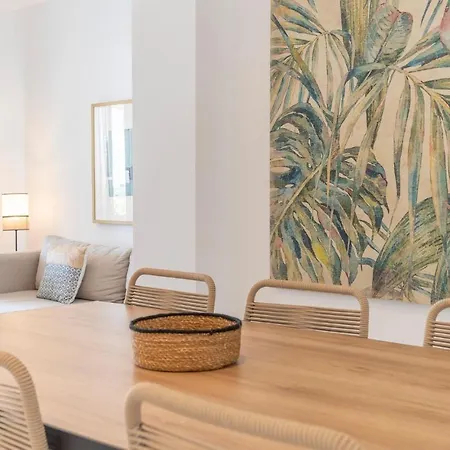 Apartman Stunning In With 3 Bedrooms, Wifi And Swimming Pool