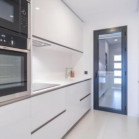 Stunning In With 3 Bedrooms, Wifi And Swimming Pool *